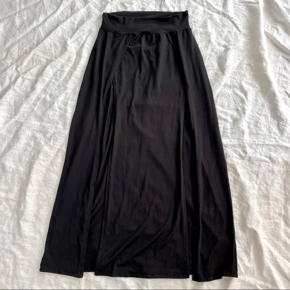 Maxi skirt open on the front